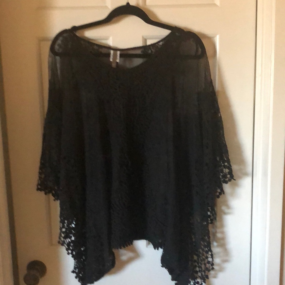 Black mess with lace pullover top